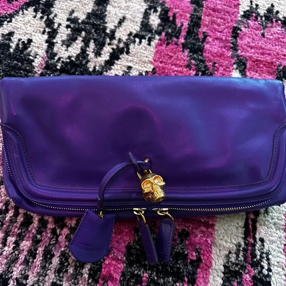 🦄Alexander McQueen Rare color Purple Skull Clutch in Mint Condition. - Picture 1 of 5